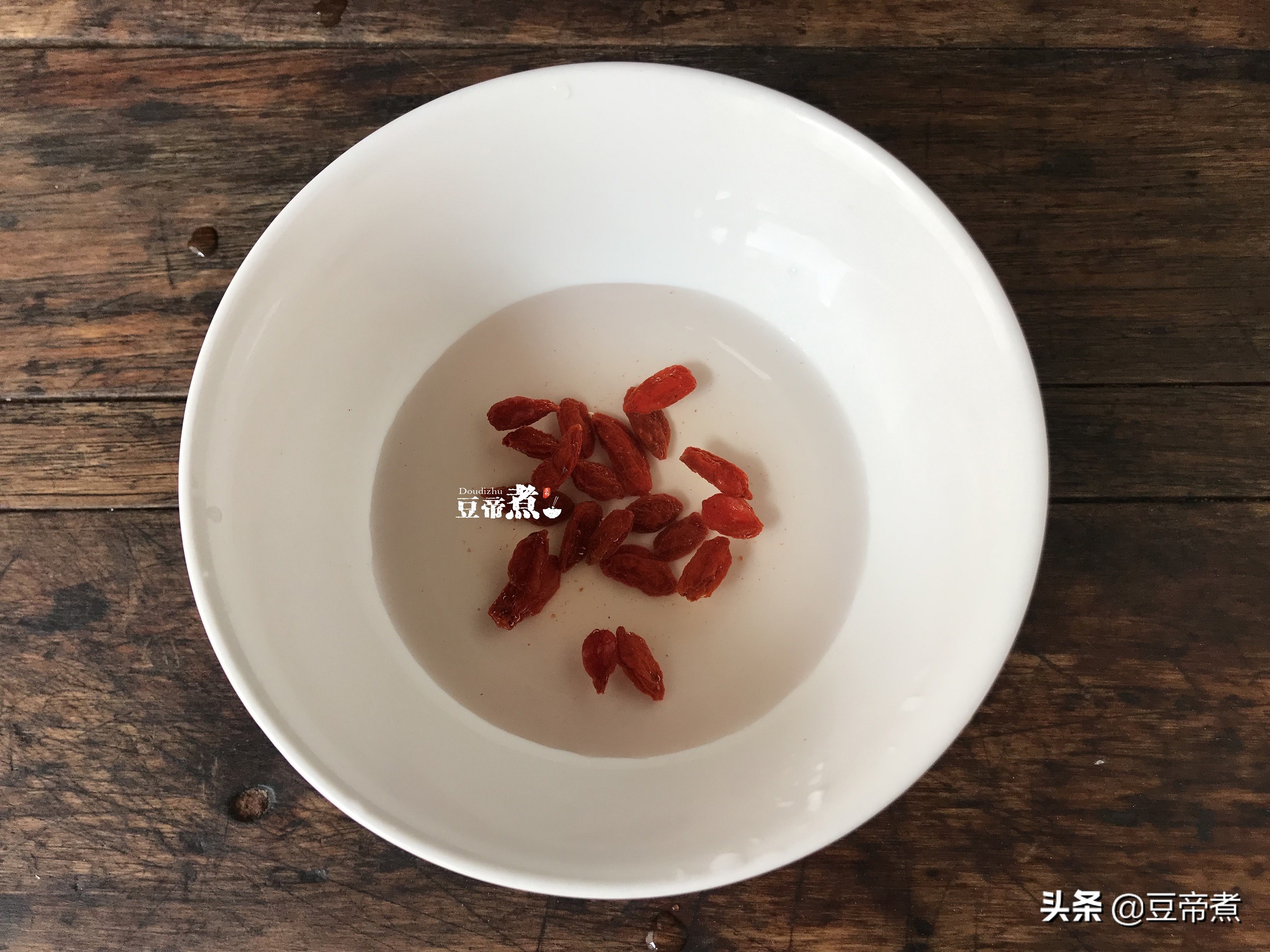 莲藕怎么炒清脆好吃,莲藕怎么样炒才不变色