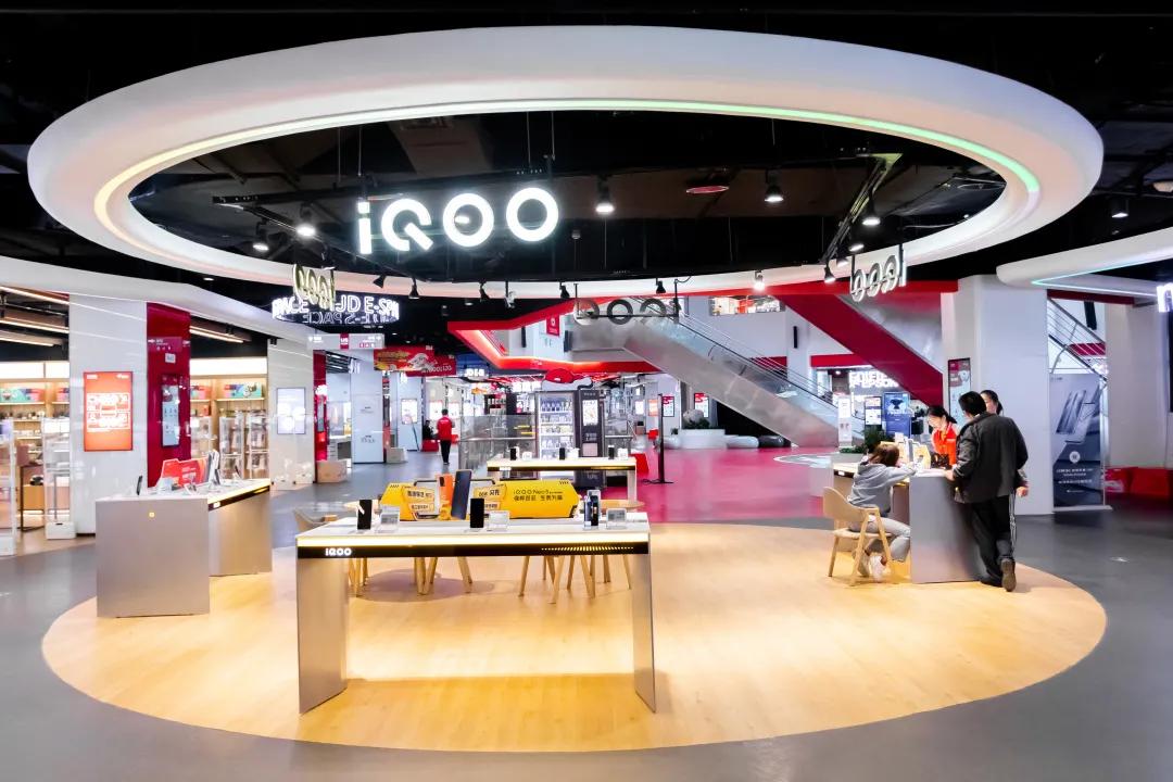 快来感受新潮澎湃，一起前往京东超体购痛快