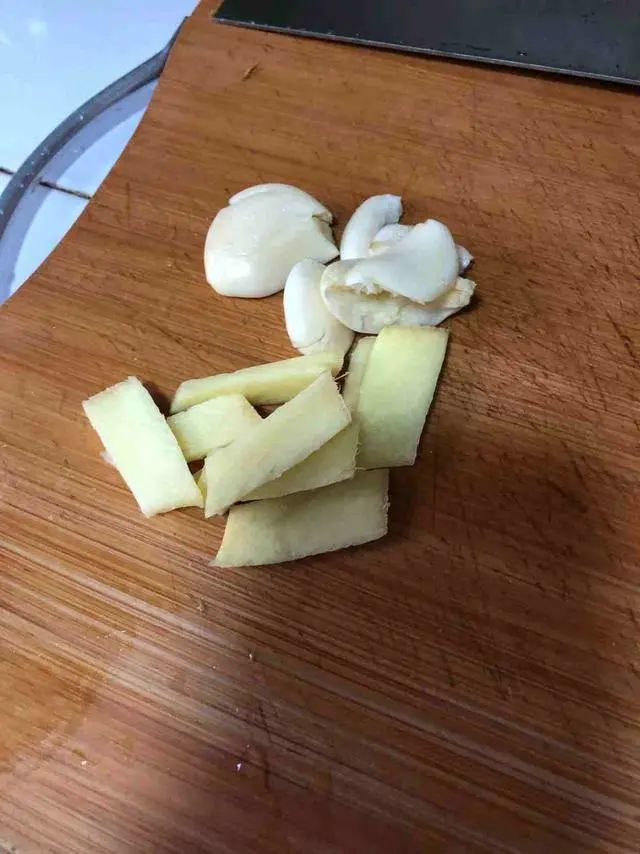 鱼刺卡在喉咙里了喝可乐行吗,鱼刺卡喉咙可别再喝醋了