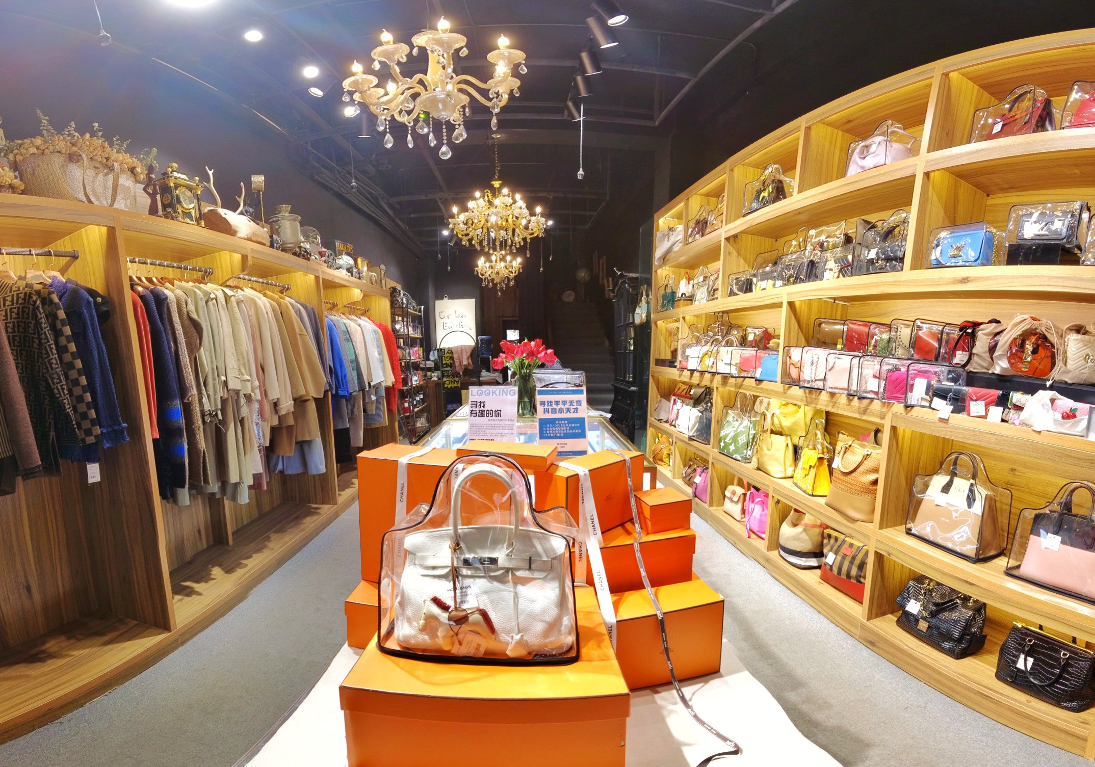 90后空姐辞职摆摊,90后空姐辞职开中古店