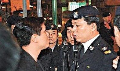 香港回归后，曾经横行的黑帮势力为何消失？看看这位大佬就知道了