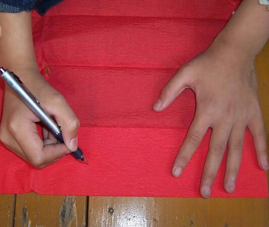 矿泉水瓶手工花灯制作,用大的水瓶做花灯