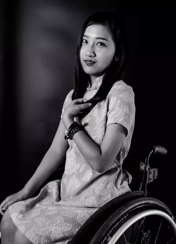 十位残障女性的肖像