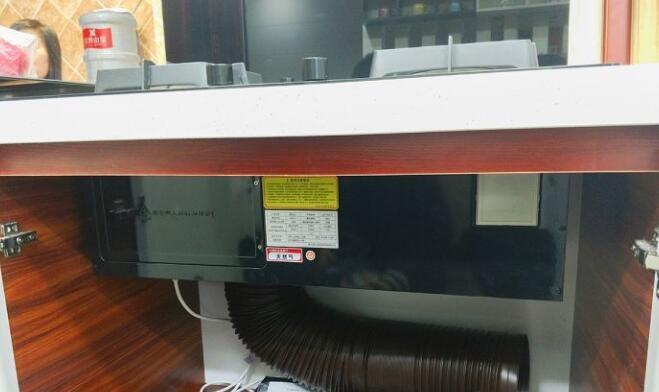 油烟机跟集成灶选哪个,油烟机和集成灶选哪个比较好
