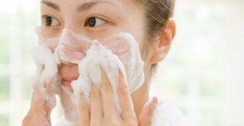 为什么护肤品用贵的皮肤还是不好,为什么用了很贵的护肤品皮肤不好