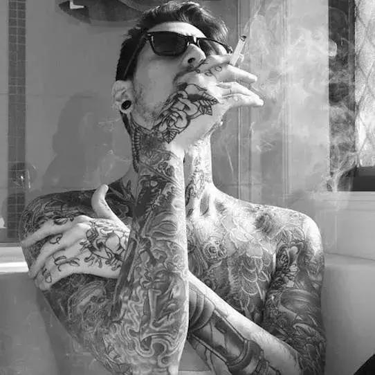 第一次抽烟抽万宝路,抽万宝路的老烟民