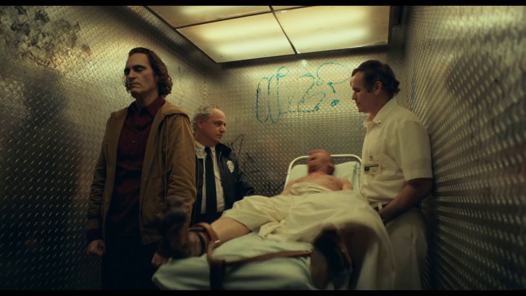 小丑口碑大爆豆瓣评分9,dc新片小丑首曝预告风格黑暗