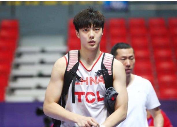 中国篮坛第一人王治郅,中国篮坛七大帅哥