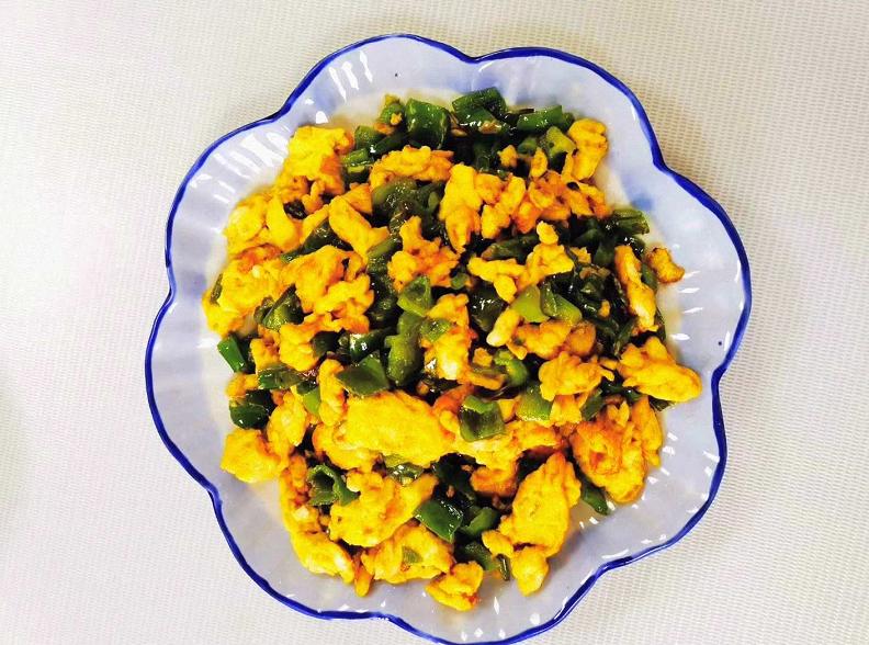 养鸡100万致富经视频,900元养鸡养猪