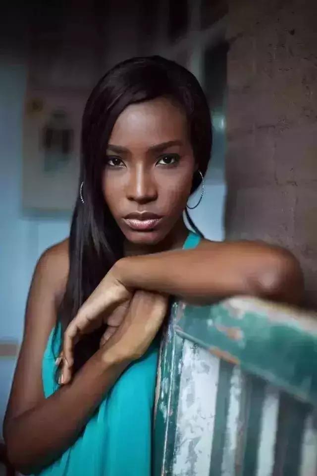 她拍摄了500个女神，组成世界美女地图，没有一张是网红脸