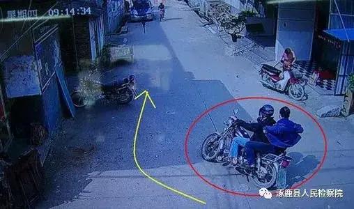 店主追抢货少年发生交通事故,店主追赶小偷后小偷发生事故致死