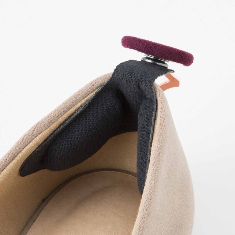 鞋子走一走就掉？帮脚后跟戴耳环轻松解决