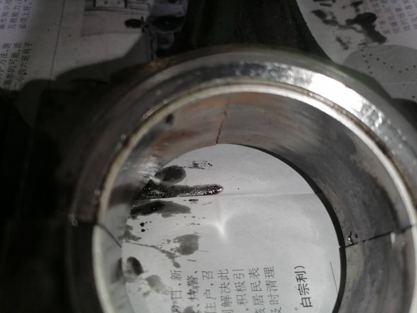 发动机冒白烟蓝烟烧机油,尾气大量冒蓝烟要不要大修发动机