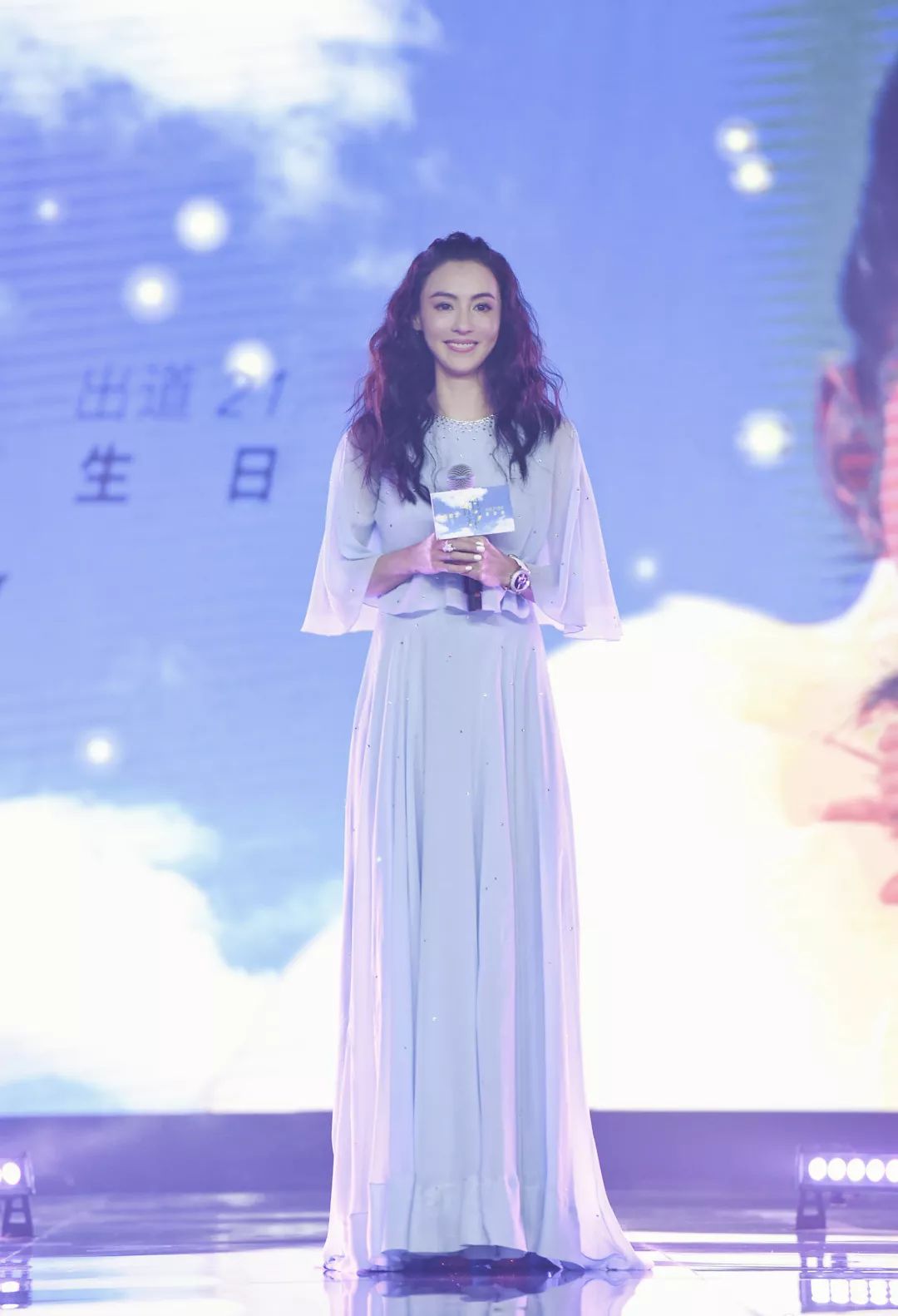 怎样敷水光面膜,明星每天敷面膜