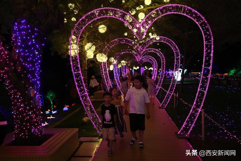 秦岭欢乐世界梦幻灯光秀,秦岭欢乐秀