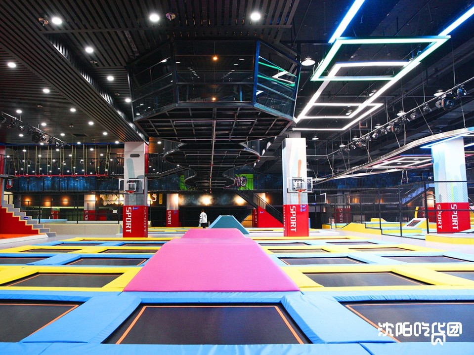 电玩控福利！近万平的游戏世界不投币畅玩！