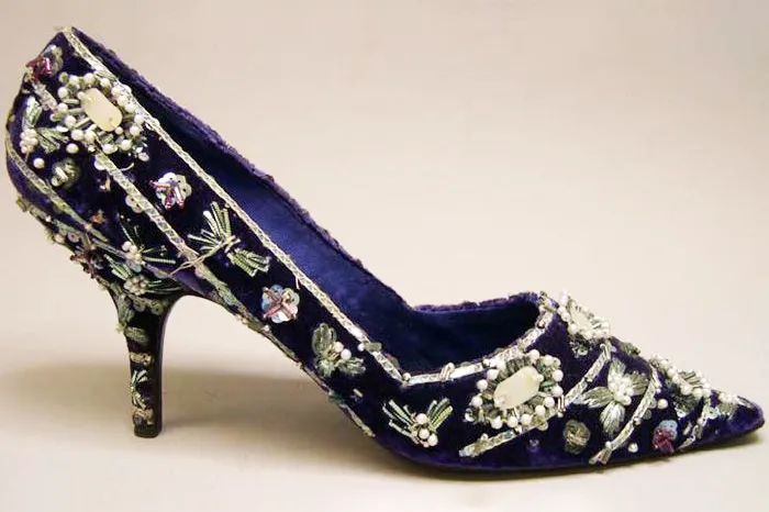 高跟鞋的前世,高跟鞋的前世故事