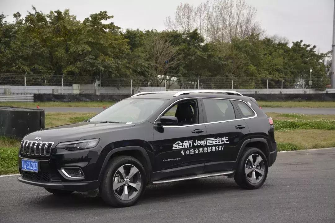 jeep自由光场地越野,jeep自由光与大指挥官