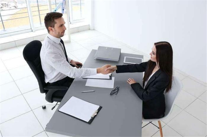 你知道火车推销员月薪资多高吗?网友:想象和现实的差距太大了