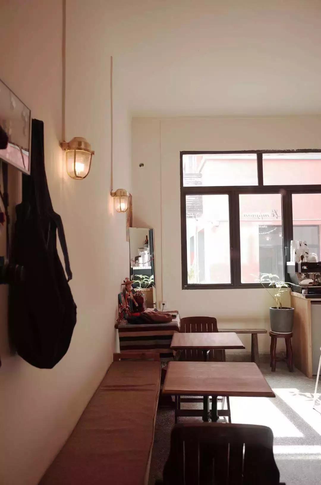 我们找到了重庆最用心的咖啡师，就在这间10㎡的小店里