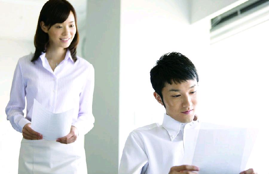 关于办公室恋情，如果女同事喜欢你，你会怎么办？