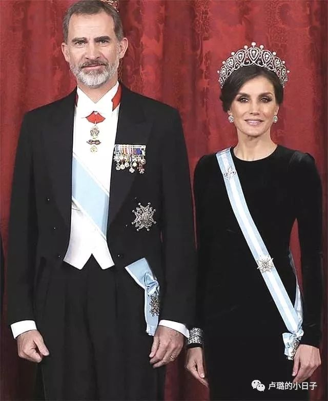 英国女王戴的超级超级珍贵的王冠,各国女王加冕皇冠图片