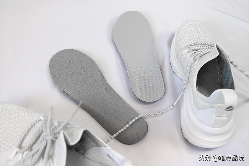 小米爆款运动鞋,小米运动鞋1-4代哪个好