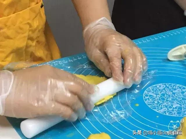 流心奶黄月饼小月饼,香港生产美心月饼流心奶黄月饼