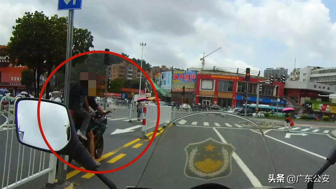 鬼火摩托车炸街民警精准打击,鬼火摩托车深夜炸街