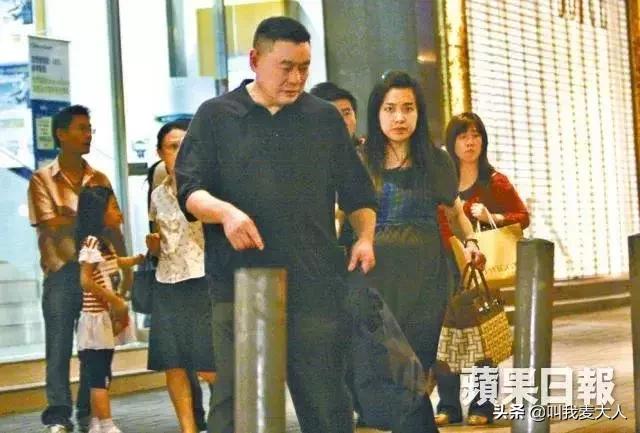 百亿富豪甘比,甘比李嘉欣哪个有钱