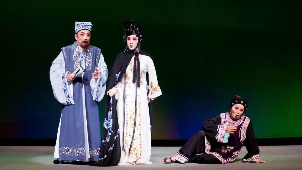 一个想变成蚯蚓的男人,和一个想变成鹅的女人