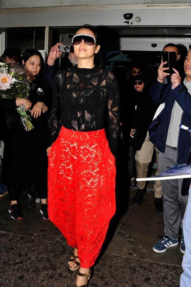 女星为了红毯抢镜有多拼,女明星为了蹭红毯能有多拼