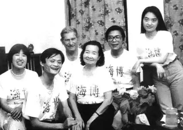 马云说能用钱解决的都不是事,马云说没钱更应该创业的小视频