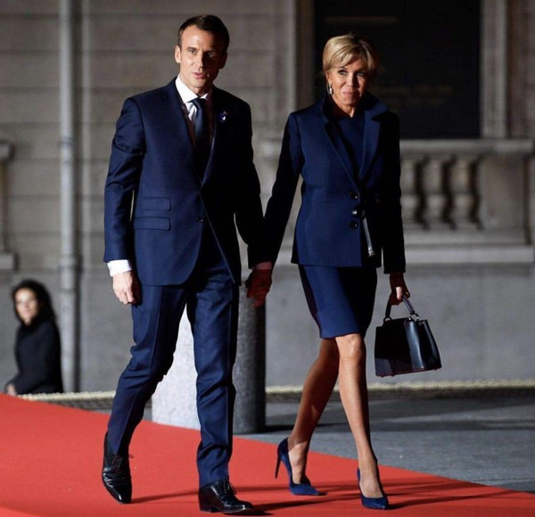 马克龙与69岁布丽吉特,44岁马克龙和69岁布丽吉特同框