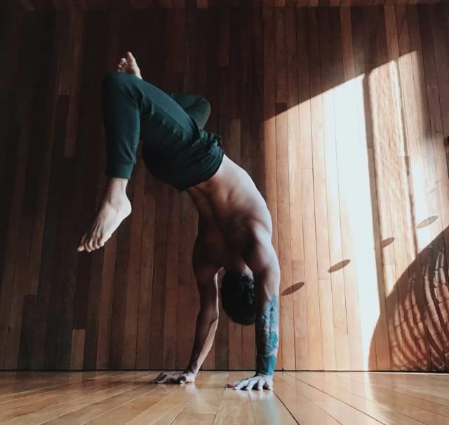 盘点男人练瑜伽,男人瑜伽刚柔并济