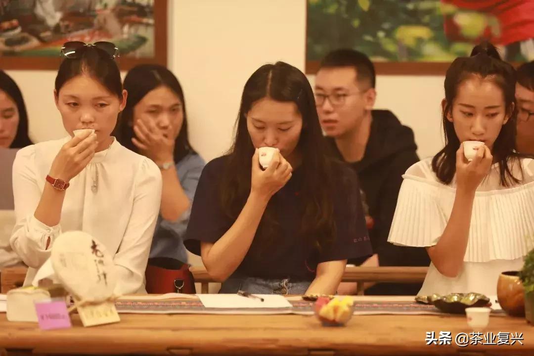 为什么用老班章做熟茶便宜,老班章普洱茶熟茶357g高端