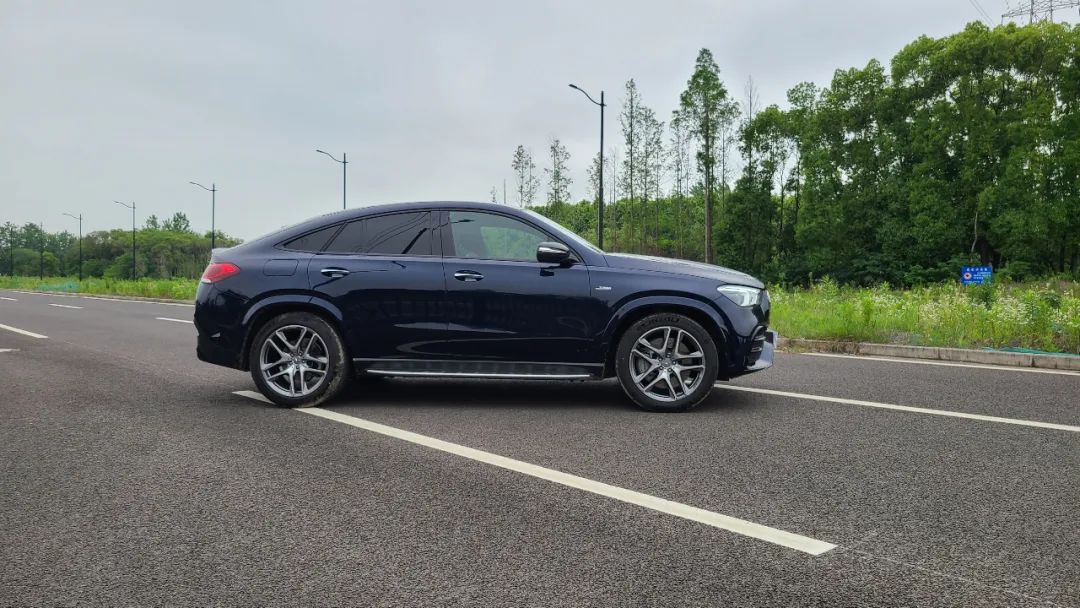 沉浸式体验白色奔驰amggle53轿跑,沉浸式体验奔驰amggle53轿跑