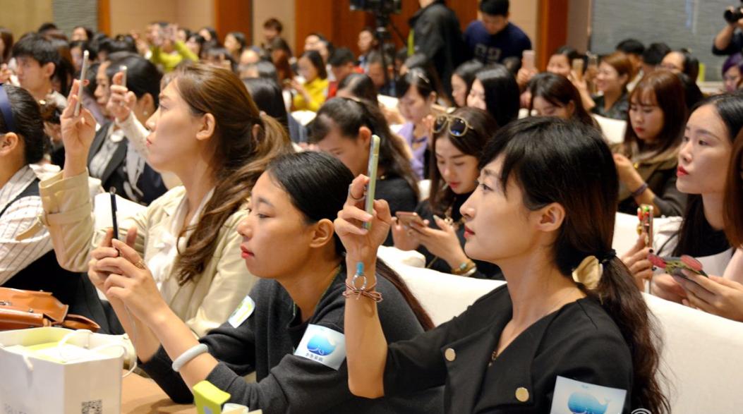 鍚戝寳logo璁捐,鍚戝寳鍝佺墝璁捐