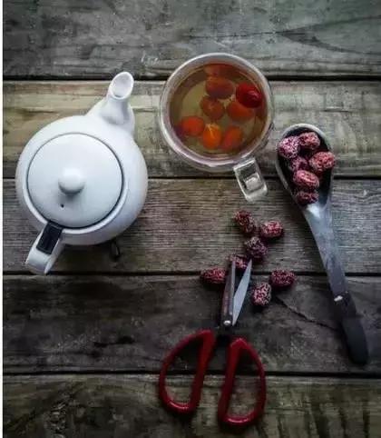 白糖红糖有什么不一样,红糖白糖冰糖黄糖的区别与功效