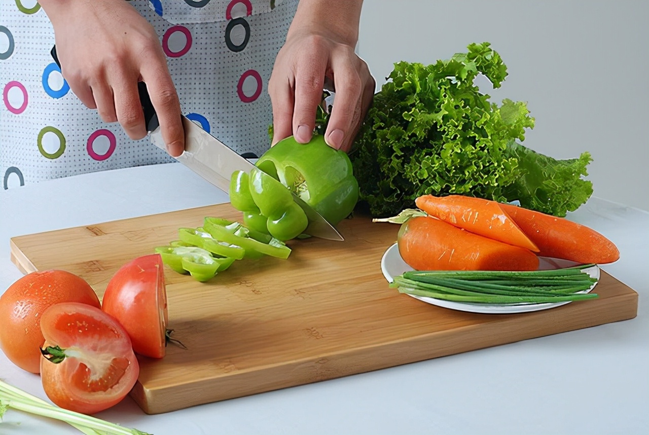 家庭切菜板什么材质的最好用,实木切菜板什么木材质的好