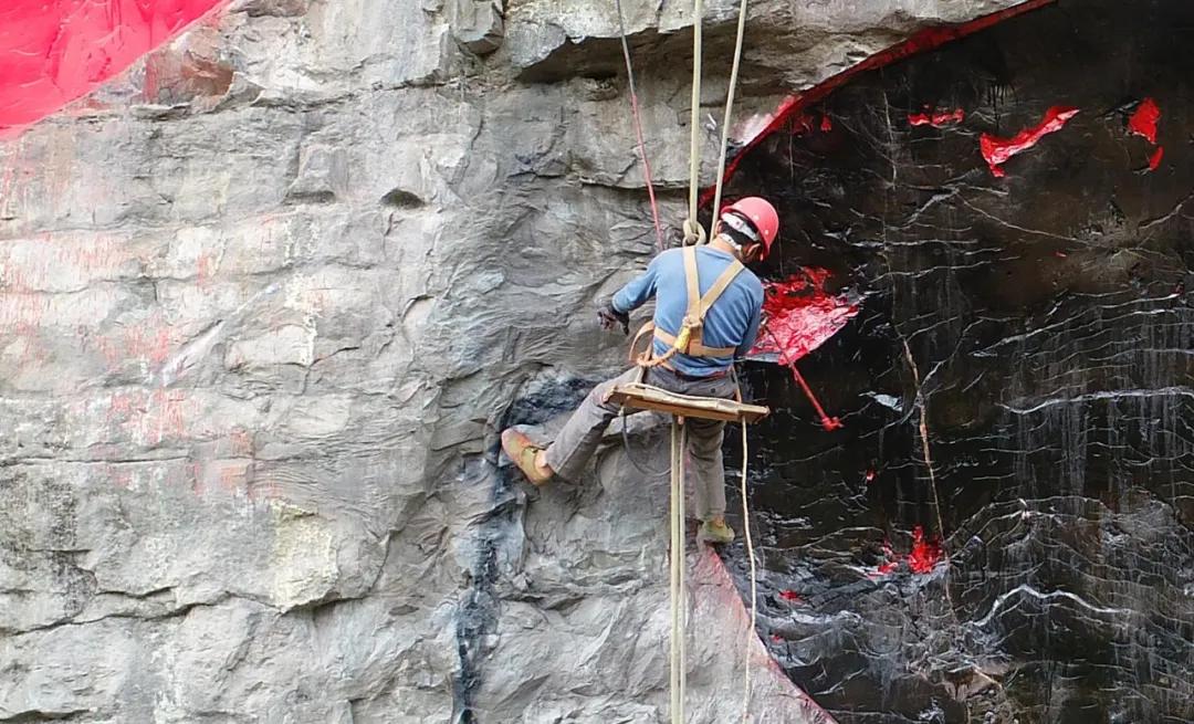 美酒河摩崖石刻在哪里观看,世界纪录最大山体雕刻