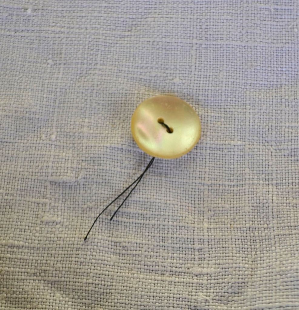 衣服扣纽扣办法,衣服纽扣扣错了怎么取出来