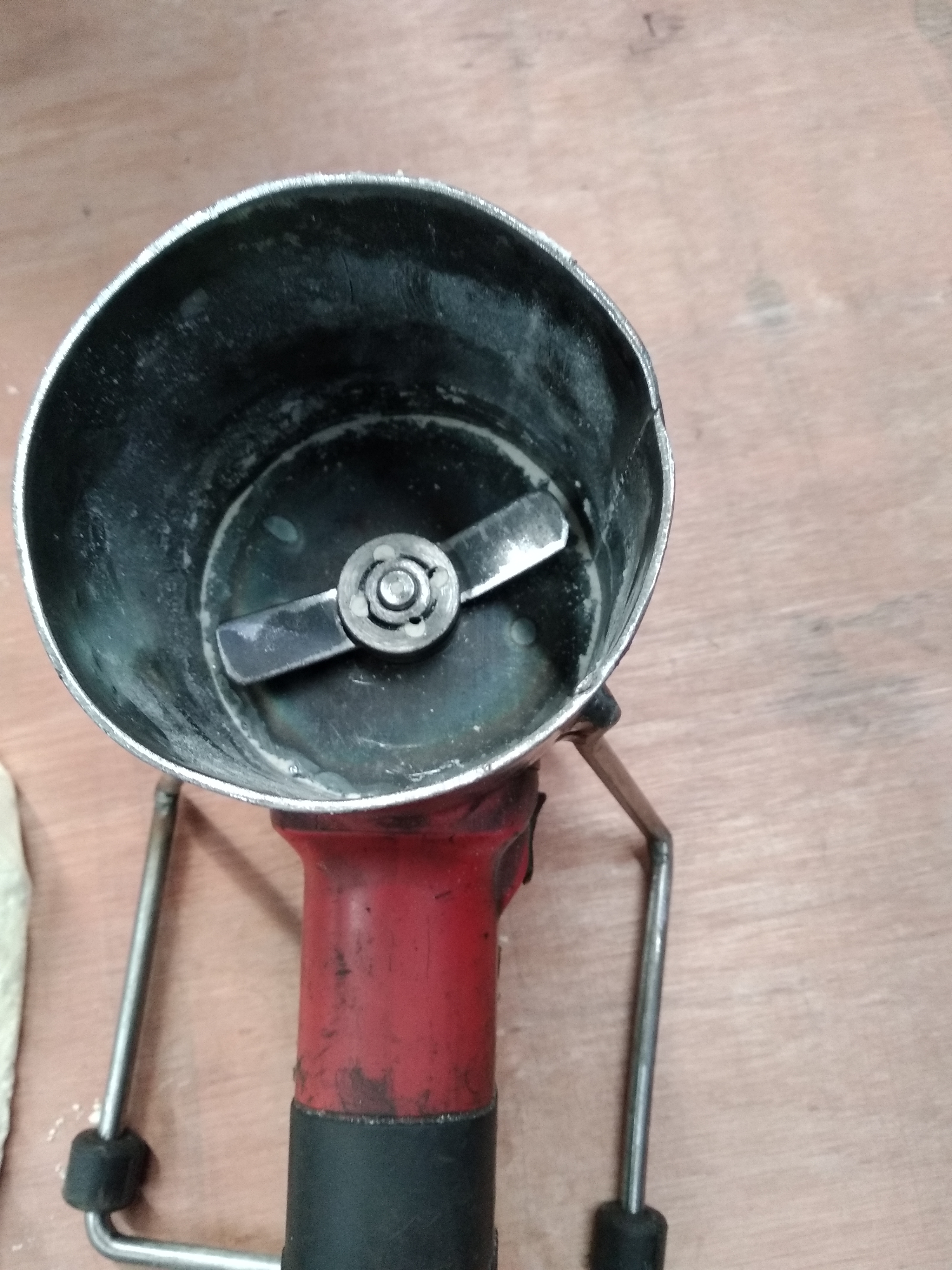 自己动手制作海竿钓鱼竿,自己在家做钓鱼竿玩具怎么做呢