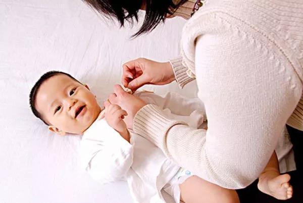 宝宝大运动慢智商低吗,宝宝大运动发育迟缓康复训练视频