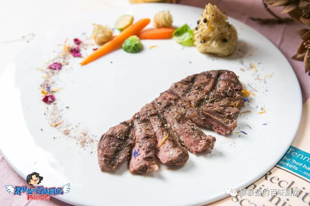 来这家店你真没办法好好吃饭，每道菜都堪比艺术品，好吃到光盘