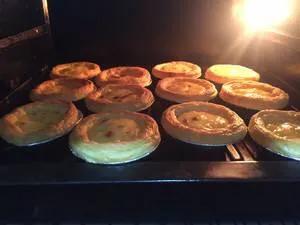 酥脆蛋挞加奶油,冰冷的蛋挞酥脆