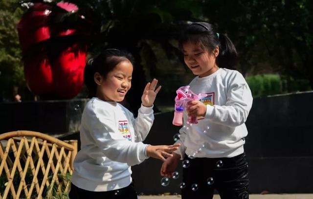 中国首例坐骨连体双胞胎现状,坐骨连体双胞胎多大分离