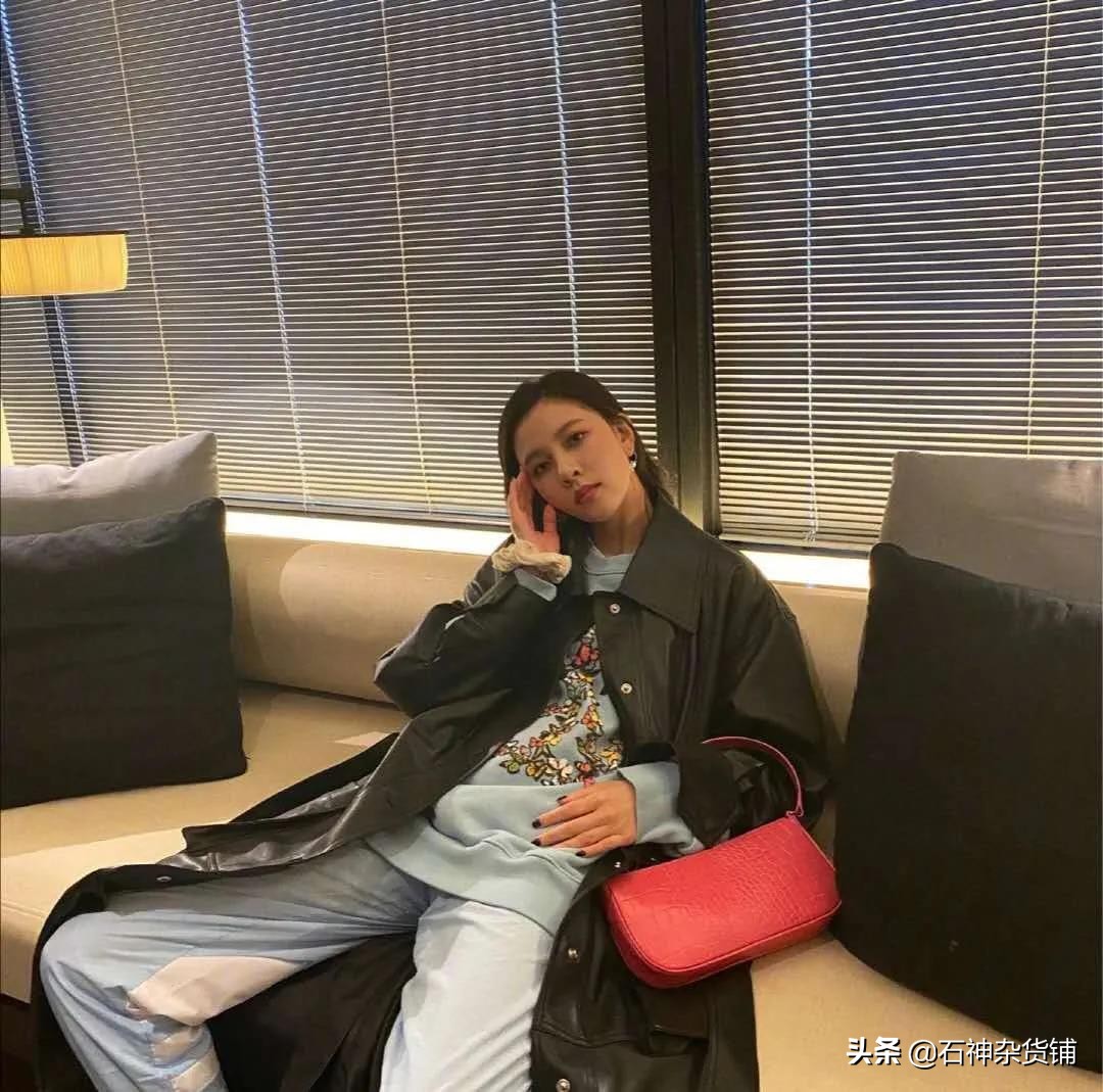 泫雅颜值巅峰时期穿搭,泫雅刚出道时候穿搭