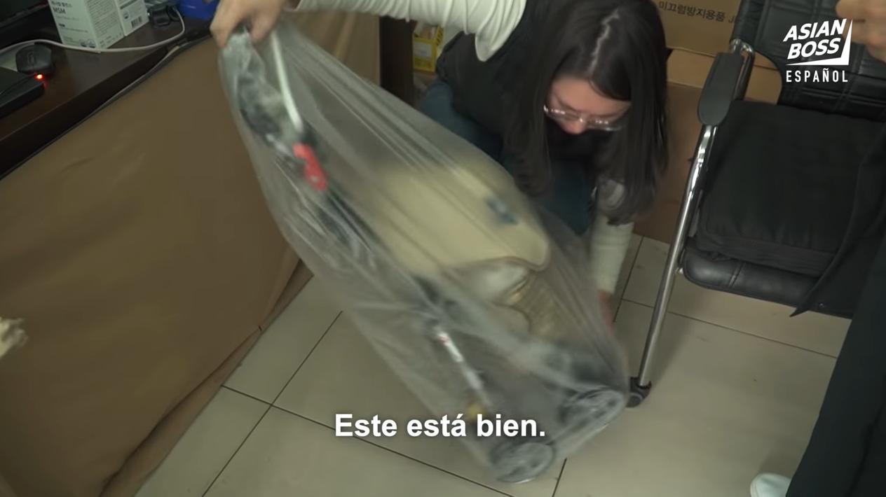 7旬老太太家里堆垃圾场,82岁老妇住地下室五年