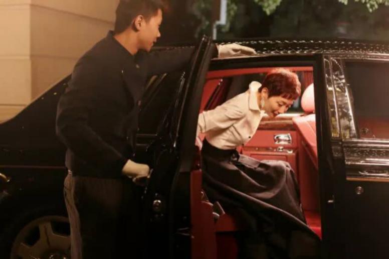 蒋凡被降级、记过？比吃瓜更香的，是住“总裁夫人”最爱的酒店